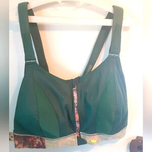 Shefit Sports Bra Size 3Luxe Green Wireless Racer Back Zip Front